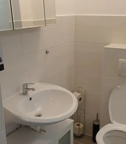 Betterhome Am Stadion I Free Parking I Self Check-in Apartment *